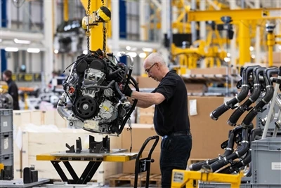 英国は電気自動車の開発を支援するため、自動車産業に20億ポンドを投資する予定
