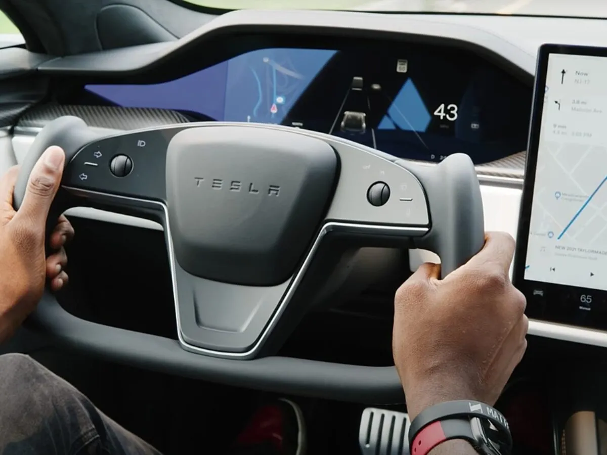公式の修正にはリスクが伴いますか? テスラ、モデルX車両2台をリコール