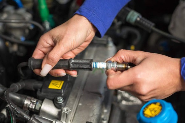 DE-Blogpost-ReasonsYourCarJerksWhileAccelerating DE-Blogpost-ReasonsYourCarJerksWhileAccelerating