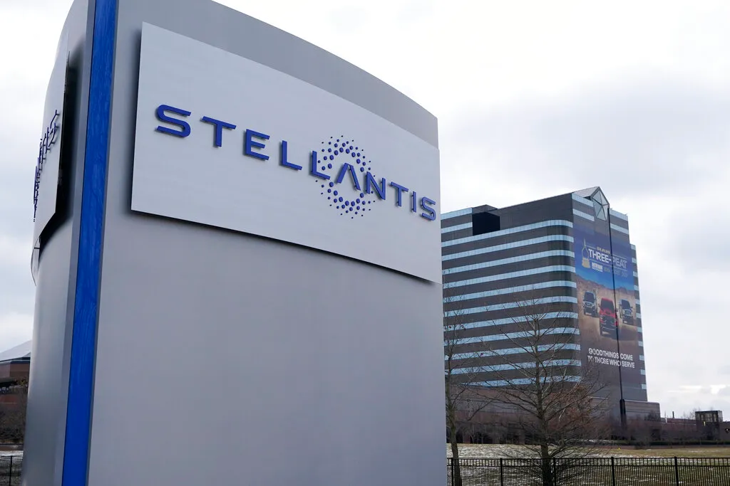 ステランティス、2024年の財務見通しを下方修正