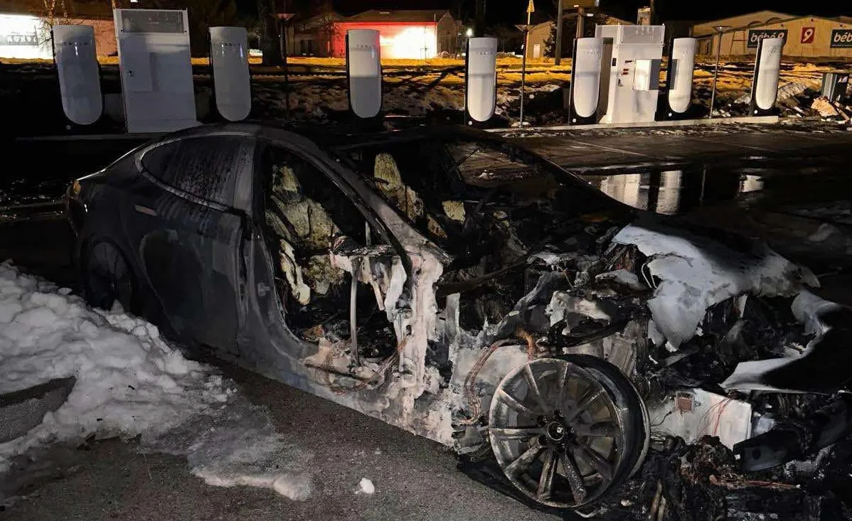 テスラ、フランスでモデルSの充電に関わる火災事故を調査